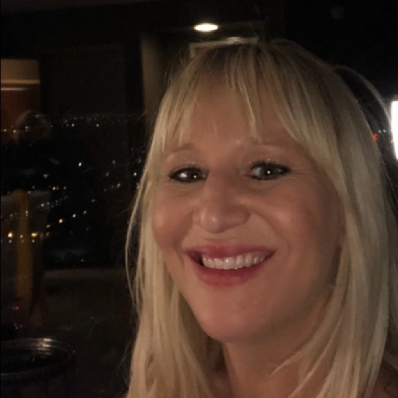 Meet your Posher, Danielle - Picture 1 of 1
